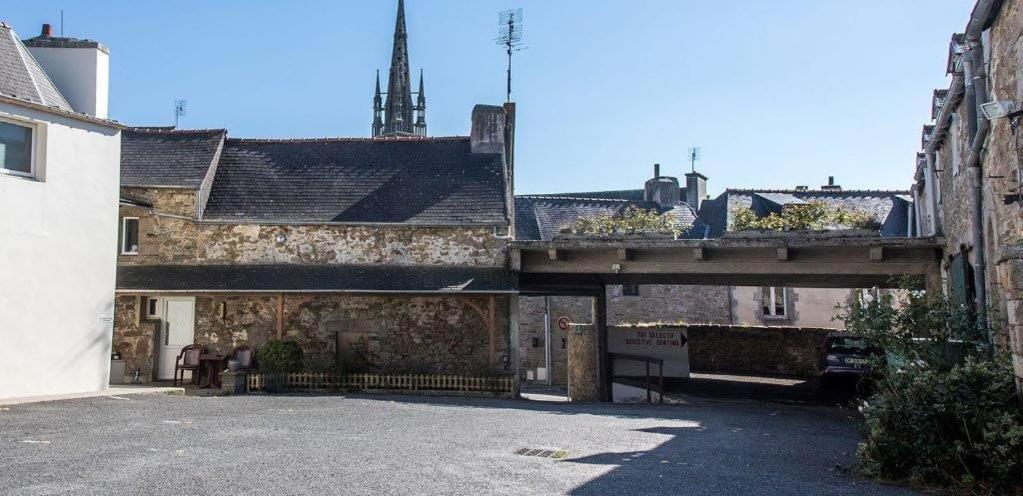Hotel Du Cheval Blanc Saint-Pol-de-Leon Ngoại thất bức ảnh