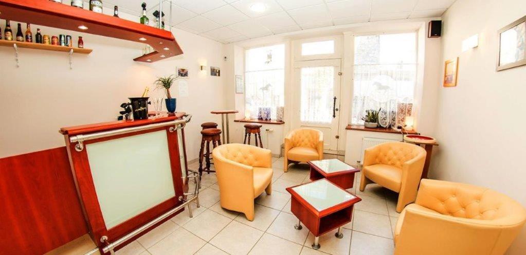 Hotel Du Cheval Blanc Saint-Pol-de-Leon Ngoại thất bức ảnh